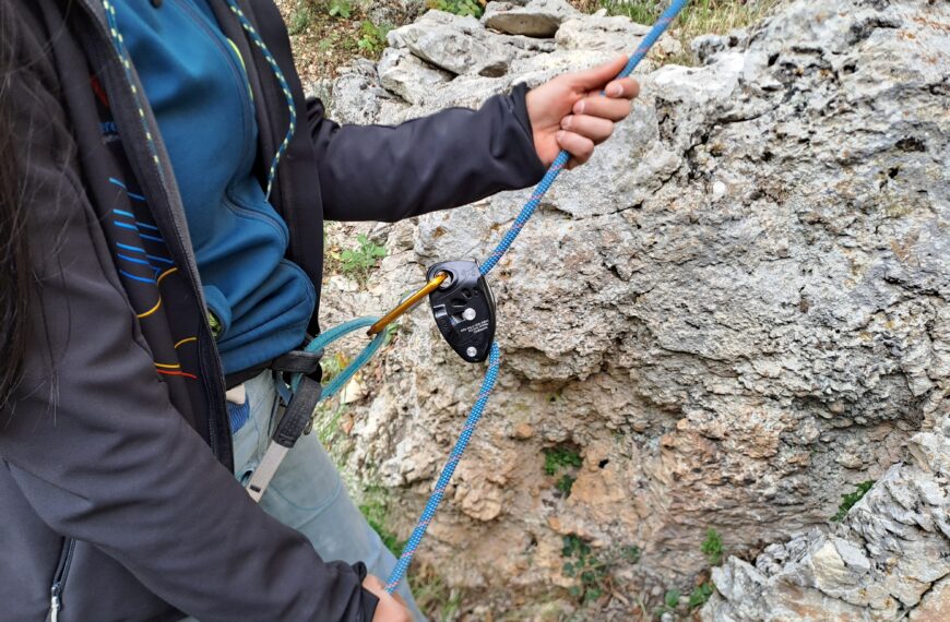 Nuovo Petzl NEOX®: l’assicuratore 2.0 con bloccaggio assistito